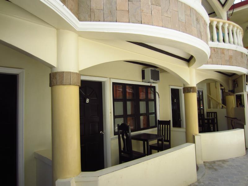Eriko'S House Hotel Balabag  Exterior photo